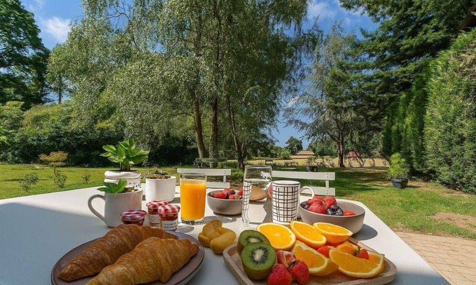 Saint-Aubin-d'Aubigne Cottage | Charming little cottage, ideal for families.