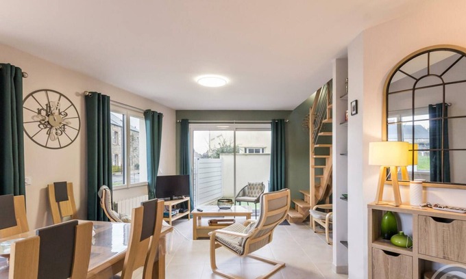 Saint-Vaast-la-Hougue Cottage | Charming house in St Vaast la Hougue