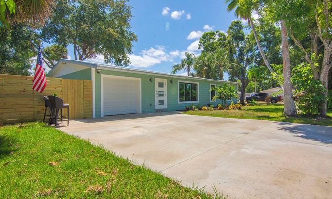 Vero Beach House | Charming, Fully Renovated 3bd/2bth house in awesome Vero Beach. Dogs welcome!