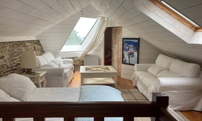 Locmaria-Plouzane Apartment | Charming furnished house near the beach, with fenced garden