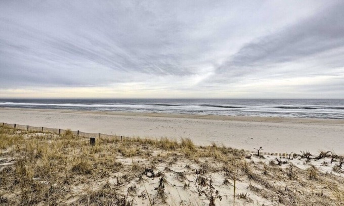 Surf City Cottage | Charming Garden Cottage - Surf City Ocean Block!
