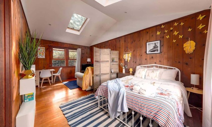 Downtown Berkeley House | Charming Garden Cottage – Walk to UC Berkeley & BART | Private Parking & Cozy Ur