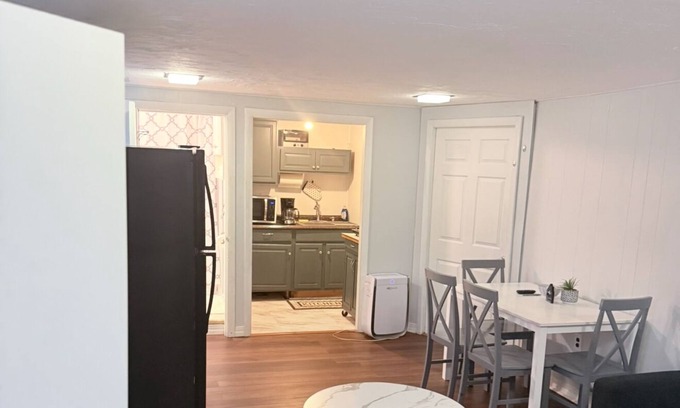 Brockton House | Charming garden level 1 bedroom 1 bath apartment in Brockton