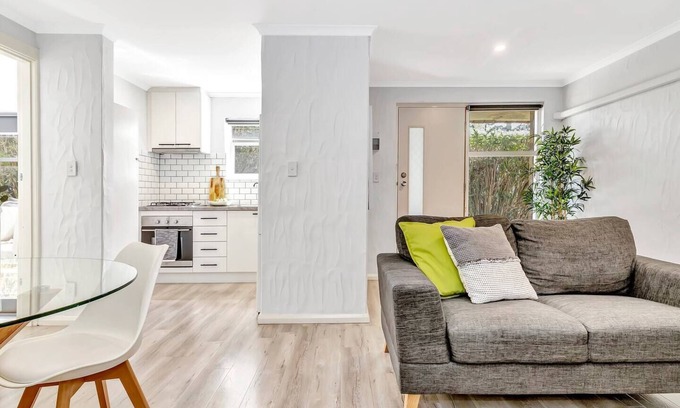 Glenelg North Apartment | Charming Glenelg Stay Walking Distance to Beach