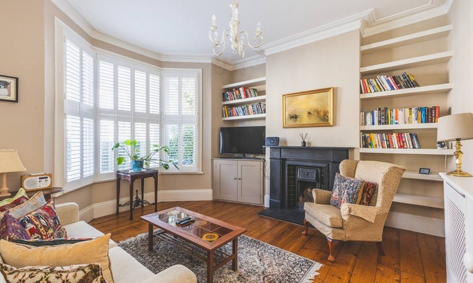 Addison Apartment | Charming Ground Floor Flat, West Kensington