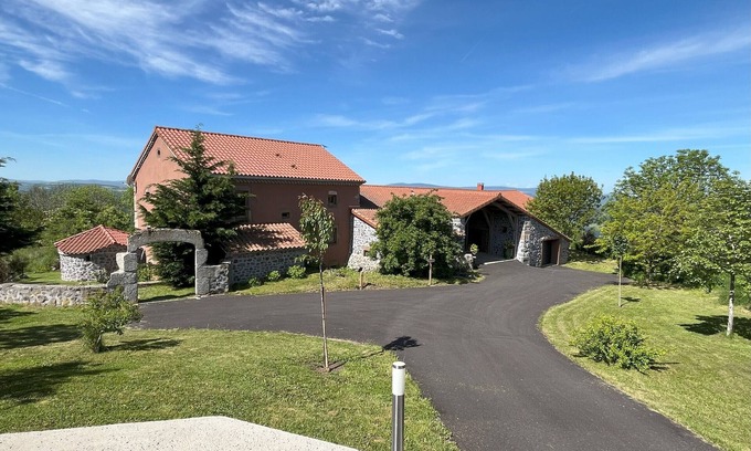 Saint-Berain Bed & Breakfast | Charming guest house with gym and homemade meals