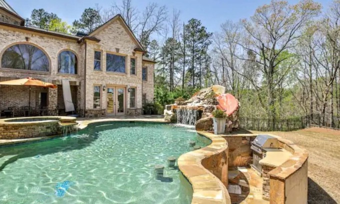 Sandy Springs House | Charming guest house in the Atlanta Metro/Sandy Springs area near Truist Park.
