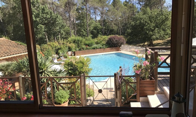 Greasque House | Charming guest room "Cezanne"/large swimming pool heated by solar panels