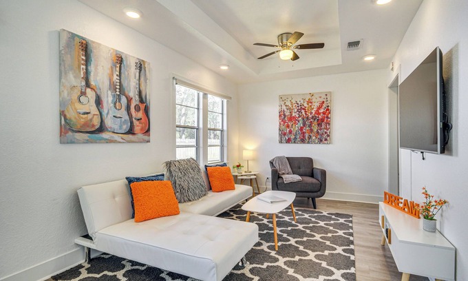 Long Beach Cottage | Charming Gulf Coast Cottage - 1 Mile to the Coast!