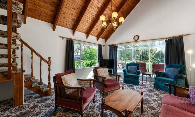Taupo House | Charming Hideaway with wifi