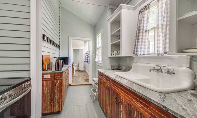 Natchez Cottage | Charming Historic Cottage in Downtown Natchez!