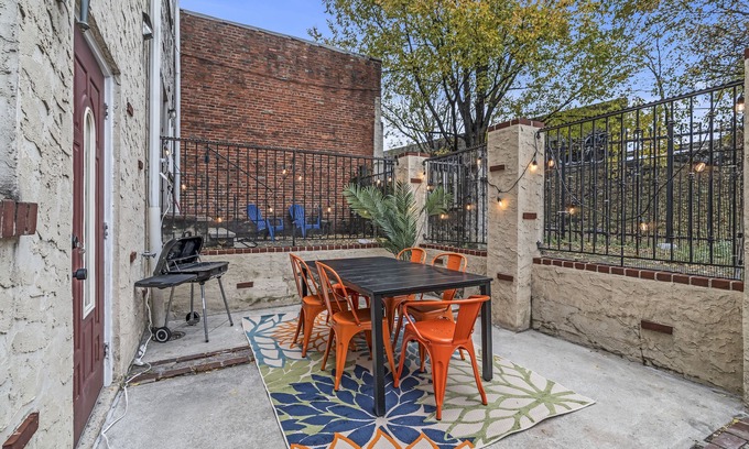 Old City Apartment | Charming Historic Gem Heart of Philly 2B