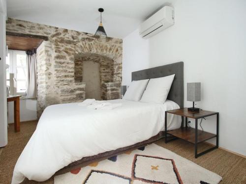 Leynhac Apartment | Charming historic gem with modern flair in Leynhac