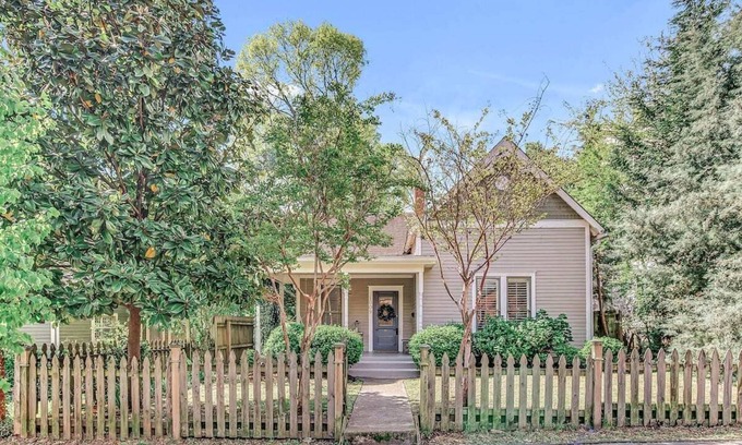 12 South House | Charming Historic Home/Walk to 12 South