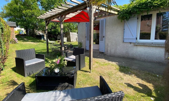 Donville-les-Bains House | Charming holiday home in a quiet location, near the coast, 2 bicycles