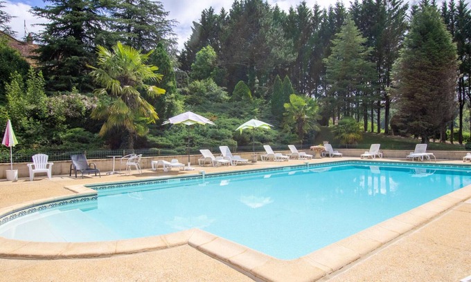 Mazeyrolles Cottage | Charming home in Prats-du-Périgord, BBQ, pets allowed & Wi-Fi