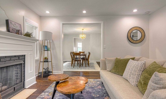 Prairie Hills House | Charming Home|King Beds|Arcade|AirHockey