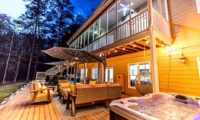Gainesville House | Charming Home on Lake Lanier, sleeps 14, all the amenities! Come make Memories!