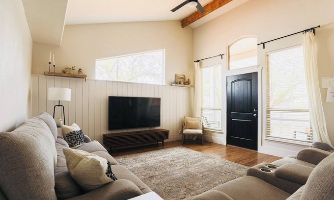 Kanab House | Charming home walking distance from downtown Kanab, w/King Suite