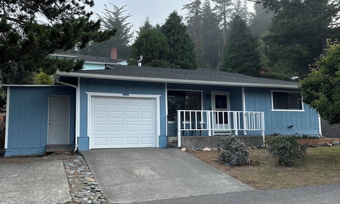 Gold Beach House | Charming Home with In-Town Convenience, Walking Distance to Beach & River Jetty