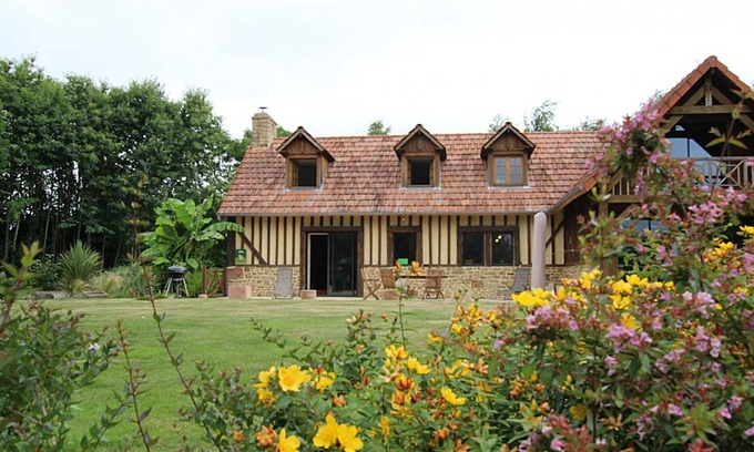 Le Val-Saint-Pere Cottage | Charming house with garden and parking in Val-Saint-Père