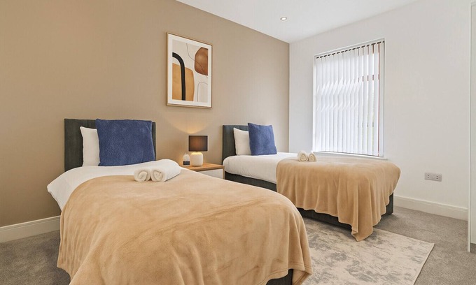 Ashton in Makerfield House | Charming House Free Parking FastWiFi SmartTV