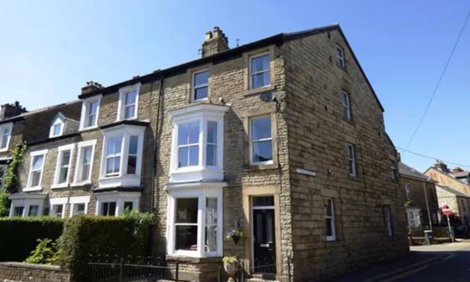 Buxton House | Charming house in central Buxton - 8 bedrooms