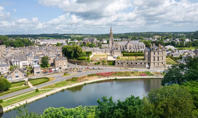 Quintin House | Charming house in the heart of a town full of character