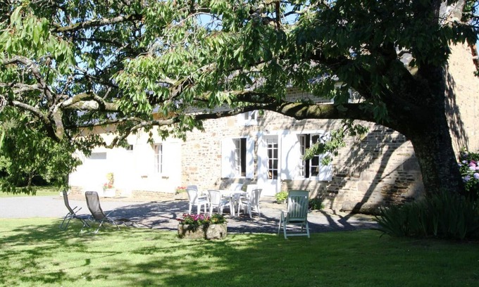 Saint-Loup Cottage | Charming house near Mont St-Michel with WiFi, parking, and private garden