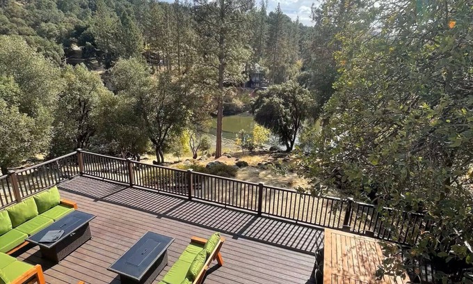Oakhurst House | Charming house near Yosemite w/amazing hot tub and private lake/forest views!
