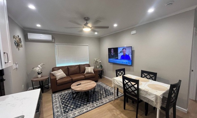 West Carson House | Charming house with AC in Torrance