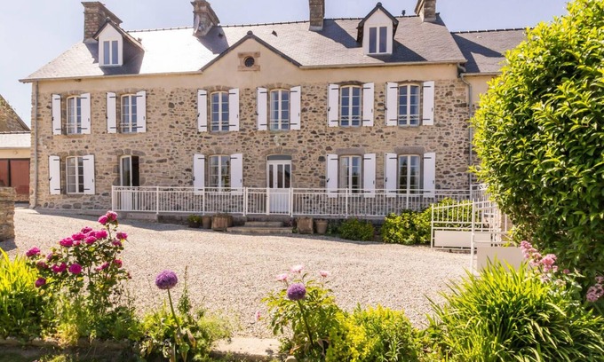 Camprond Cottage | Charming House with Enclosed Garden and Sauna in Normandy