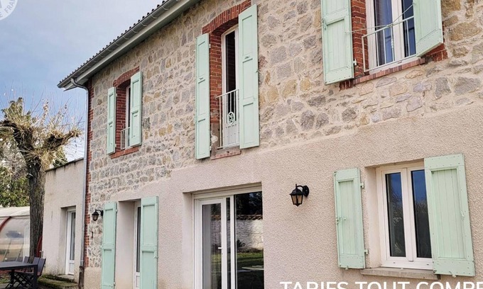 Montbrison Cottage | Charming House with Spa and Sauna in Montbrison