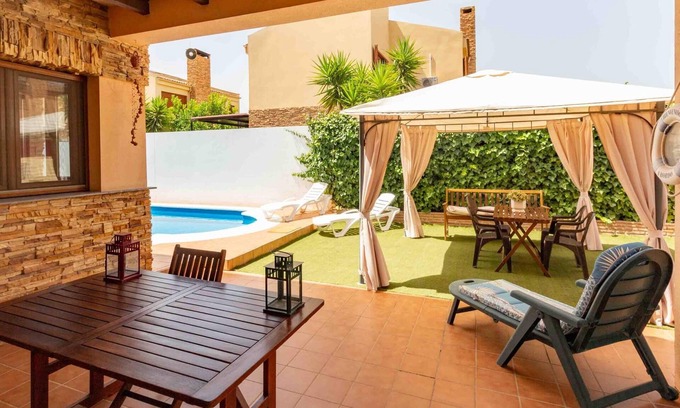 Durcal Villa | Charming house with pool and barbecue area