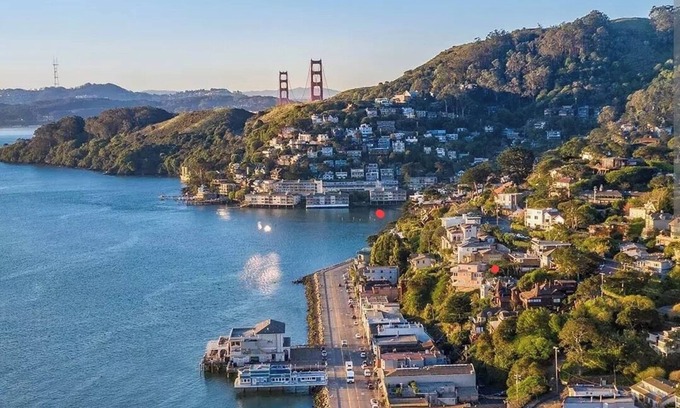 Sausalito Boat Rental | Charming houseboat in marvelous Sausalito with WiFi