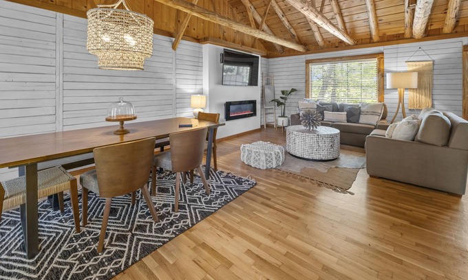 Indian Point Cabin | Charming Lake Cabin on Table Rock Lake – Minutes to Silver Dollar City