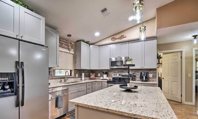 Lake Panasoffkee House | Charming Lake Panasoffkee Abode on 2 Acres!