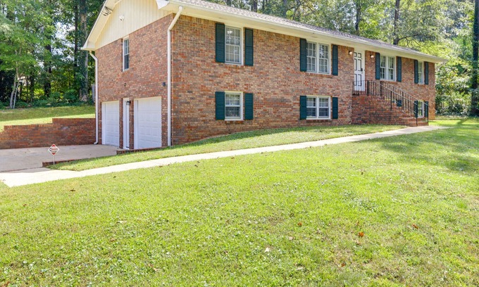 Lithia Springs House | Charming Lithia Springs Home: 16 Mi to Atlanta!