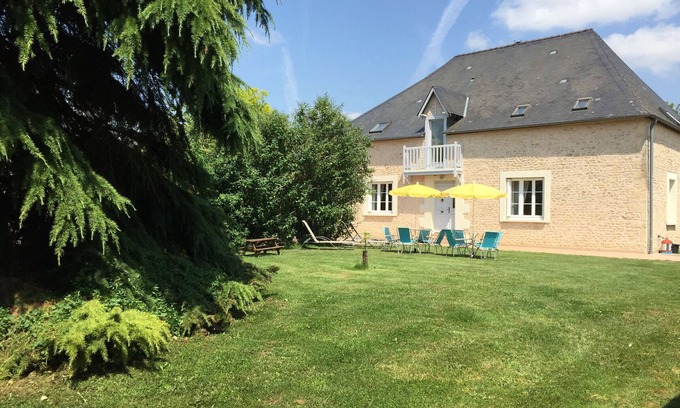 Epineu-le-Chevreuil Cottage | Charming Manor with Garden, Terrace, and Games Room near Le Mans