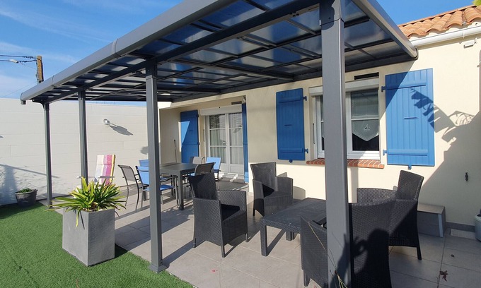 LʼAiguillon-sur-Mer House | Charming Maisonette Near Market with Garden, A/C, WiFi, BBQ - Close to Beach