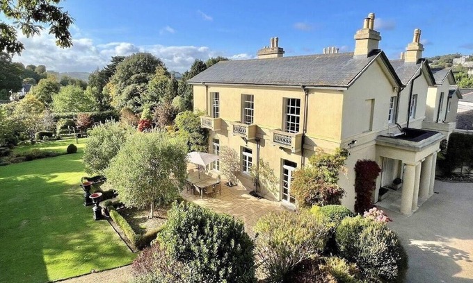 Torquay House | Charming manor house St. Anna in Torquay