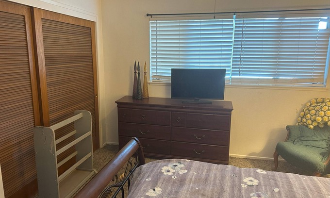 Citrus Heights House | Charming master suite in Citrus Heights with WiFi and Laundry facilities