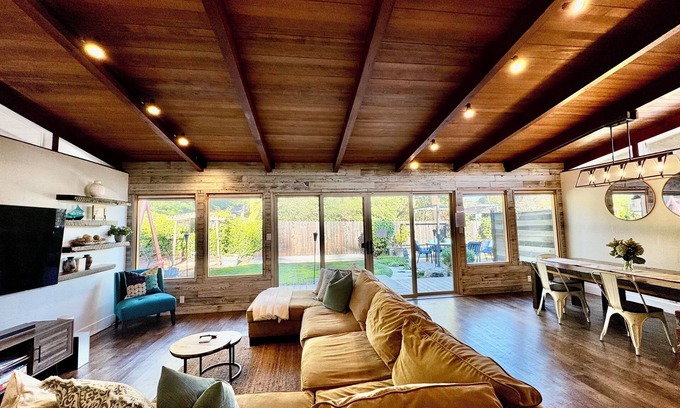 Pinole Cottage | Charming mid-century cottage in Old Town Pinole