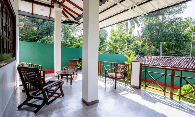 Ahangama Villa | Charming Moss Villa with Serene Garden Views – Your Relaxing Getaway Awaits!