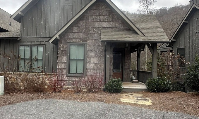 Bear Lake Reserve Villa | Charming mountain lake retreat with outstanding amenities.