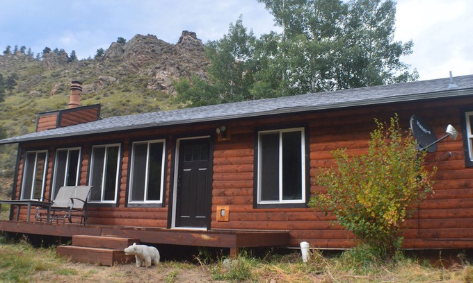 Grant Cabin | Charming Mountain Log Cabin Duplex Close to Trails