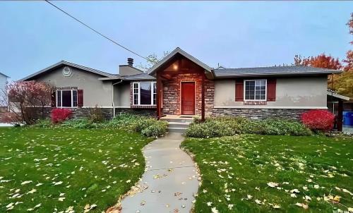 Millcreek House | Charming Mountain Retreat with Enclosed Backyard and Artistic Flair