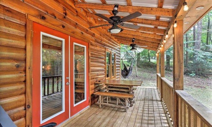 Murphy House | Charming Murphy Cabin with Porch - Near Hiking!