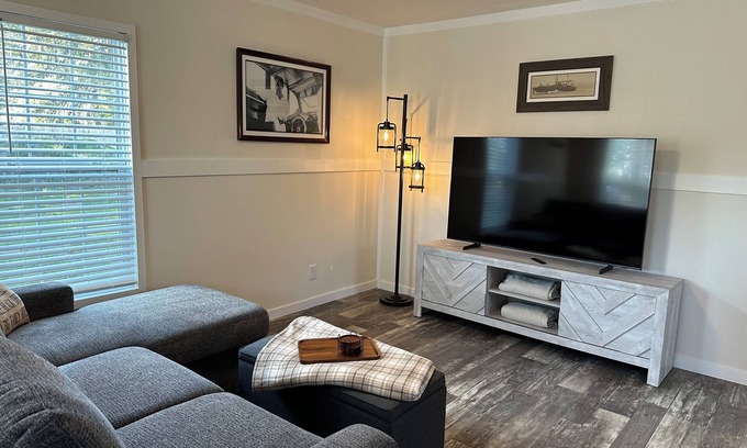 Ocala House | Charming new 3-bedroom mobile home only 3 minutes from WEC.