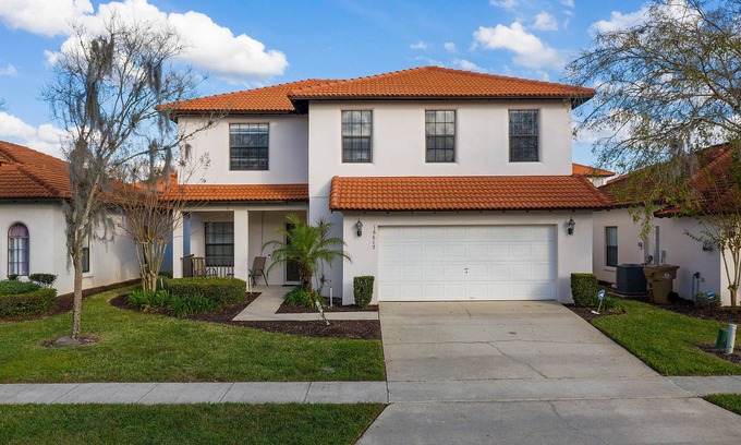Four Corners House | CHARMING OASIS VILLA NEAR DISNEY WITH POOL, BBQ, AND OUTDOOR ADVENTURES